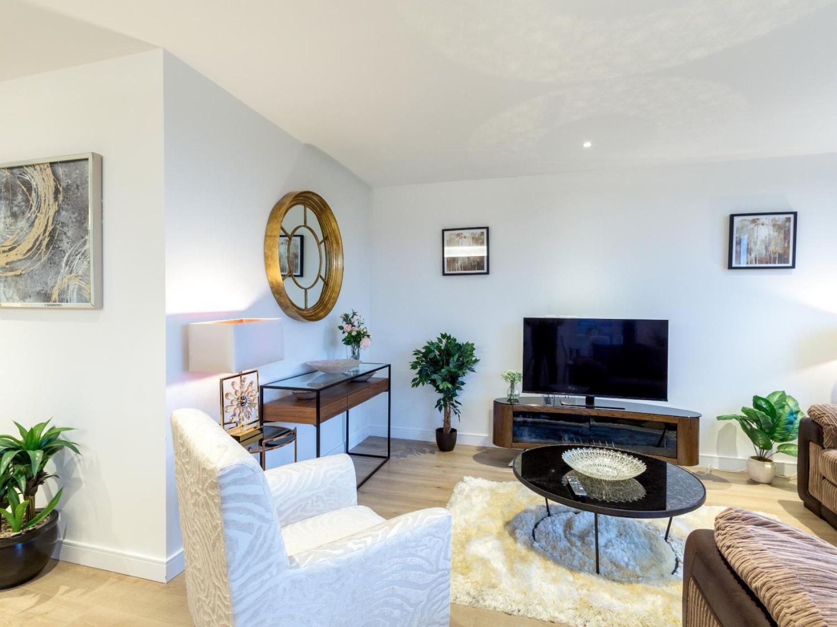 2 Bed Property Close To Heathrow Airport ハウンズロー エクステリア 写真