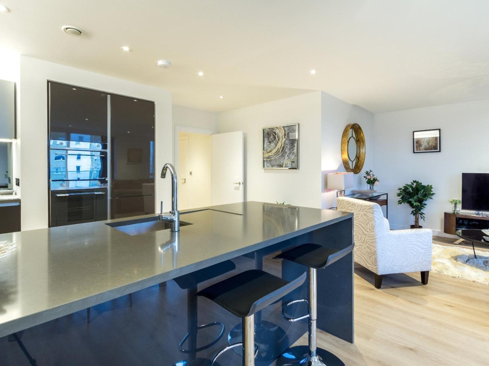 2 Bed Property Close To Heathrow Airport ハウンズロー エクステリア 写真