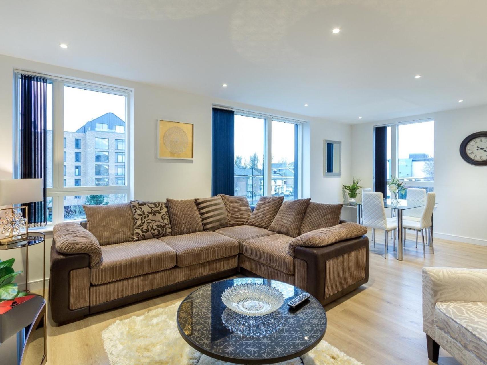2 Bed Property Close To Heathrow Airport ハウンズロー エクステリア 写真