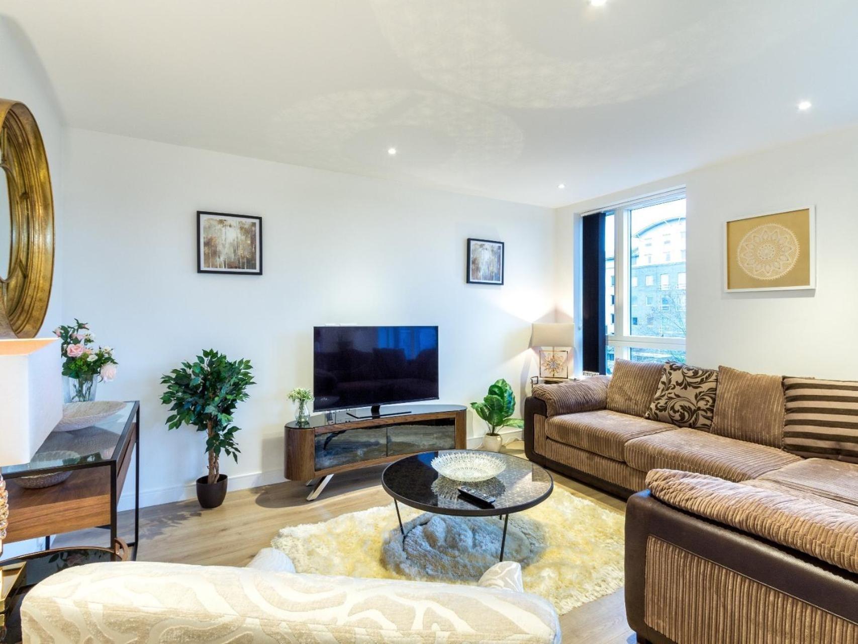 2 Bed Property Close To Heathrow Airport ハウンズロー エクステリア 写真